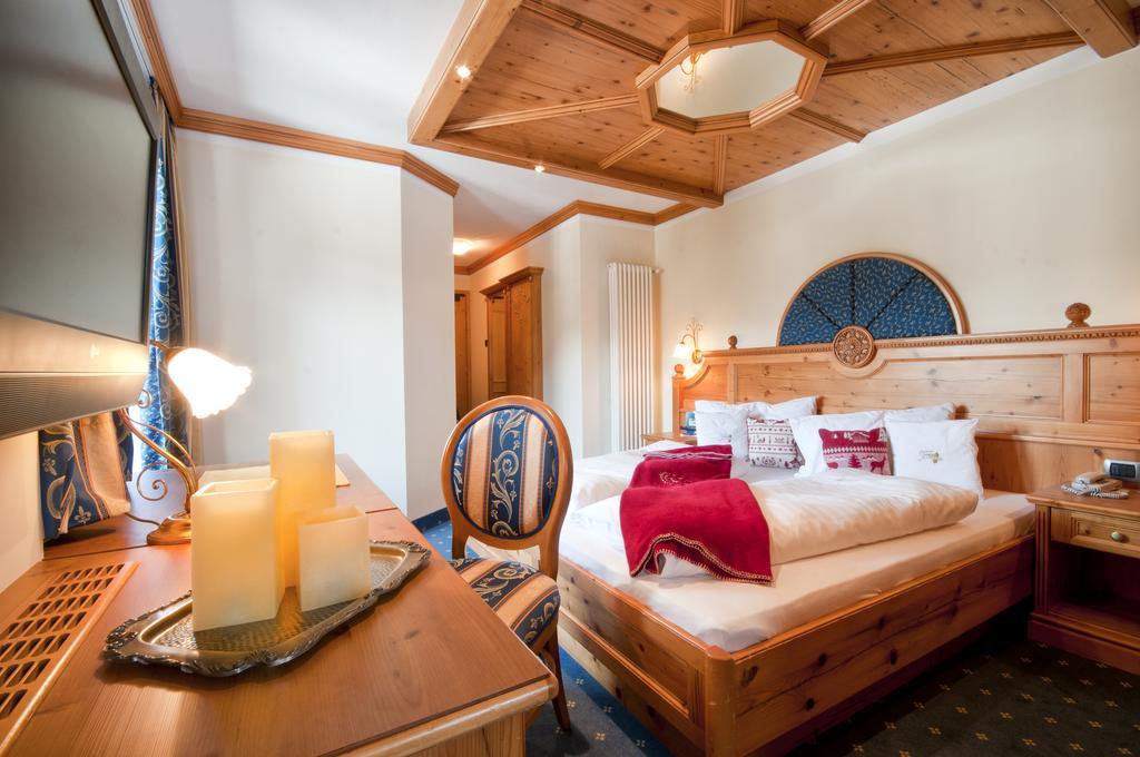 Hotel Gianna Мадонна-ді-Кампільйо Екстер'єр фото