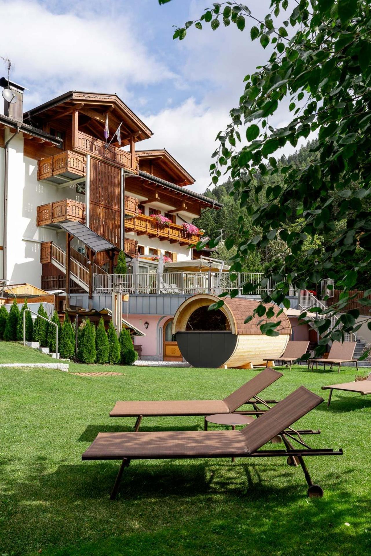 Hotel Gianna Мадонна-ді-Кампільйо Екстер'єр фото