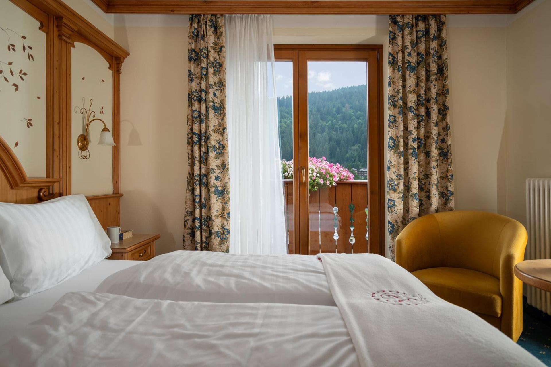 Hotel Gianna Мадонна-ді-Кампільйо Екстер'єр фото