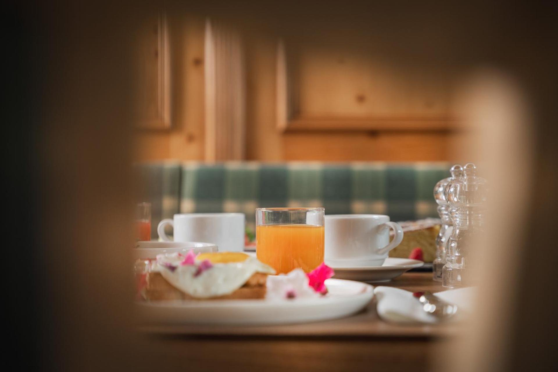 Hotel Gianna Мадонна-ді-Кампільйо Екстер'єр фото