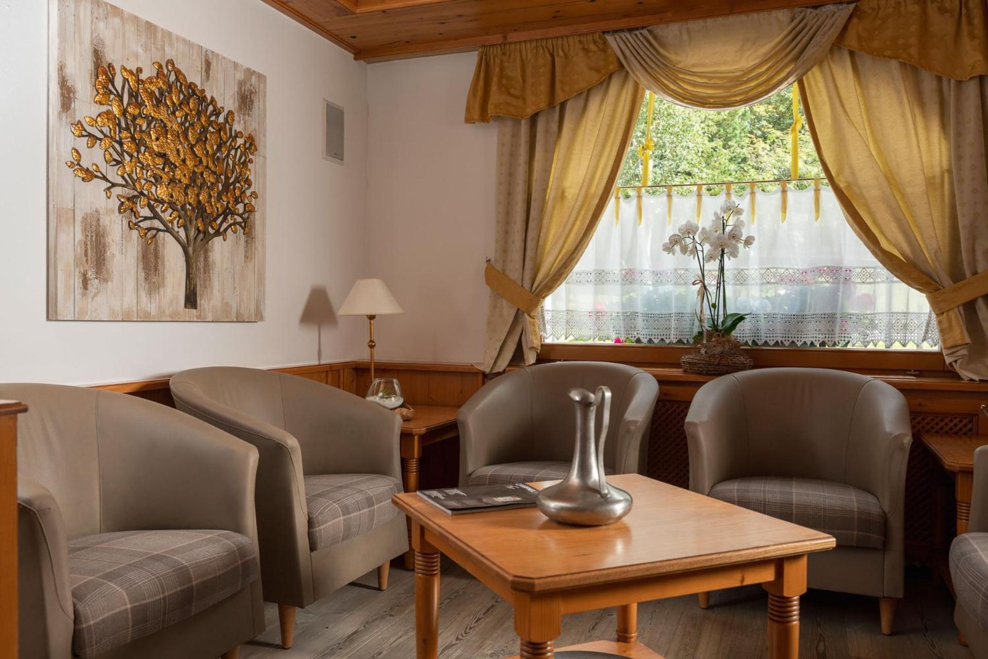 Hotel Gianna Мадонна-ді-Кампільйо Екстер'єр фото