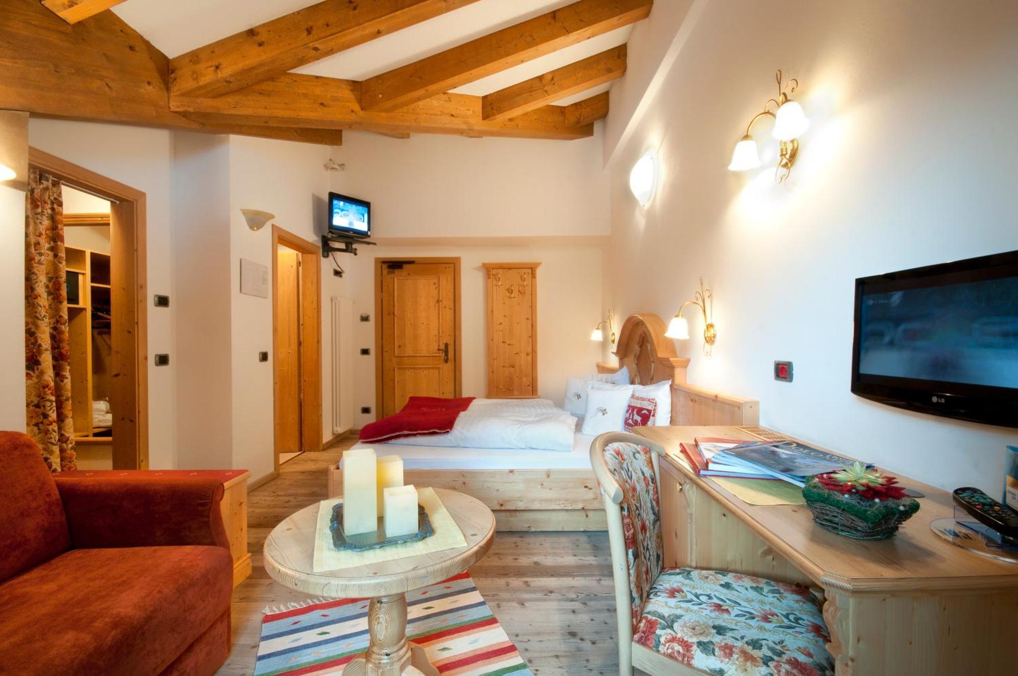 Hotel Gianna Мадонна-ді-Кампільйо Екстер'єр фото