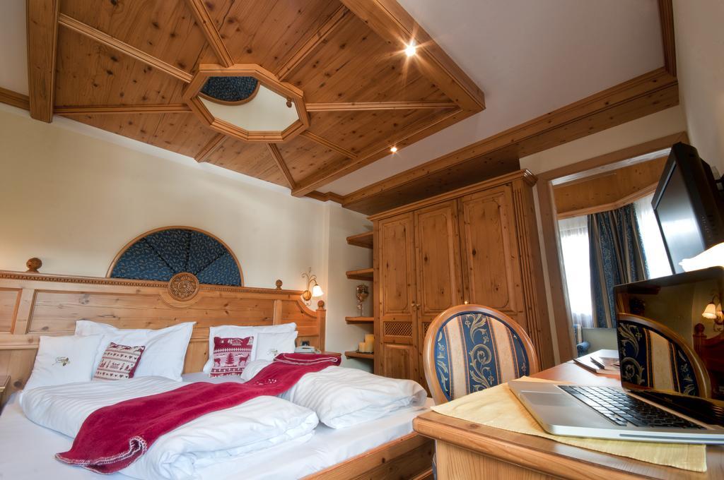 Hotel Gianna Мадонна-ді-Кампільйо Екстер'єр фото