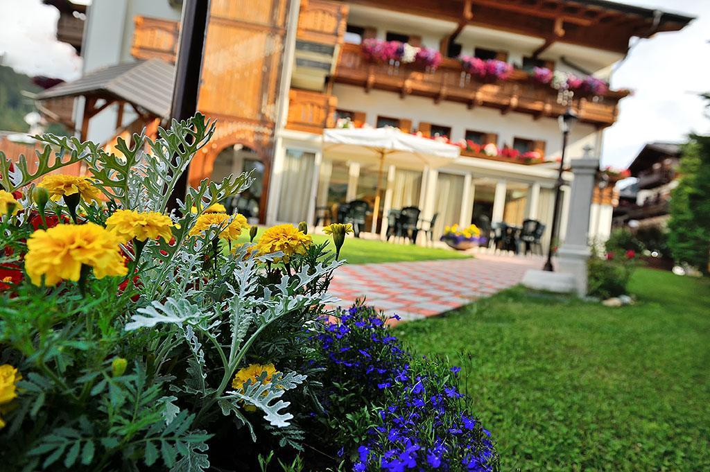 Hotel Gianna Мадонна-ді-Кампільйо Екстер'єр фото