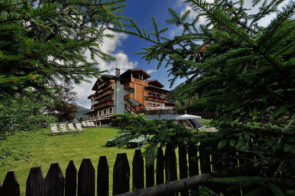 Hotel Gianna Мадонна-ді-Кампільйо Екстер'єр фото