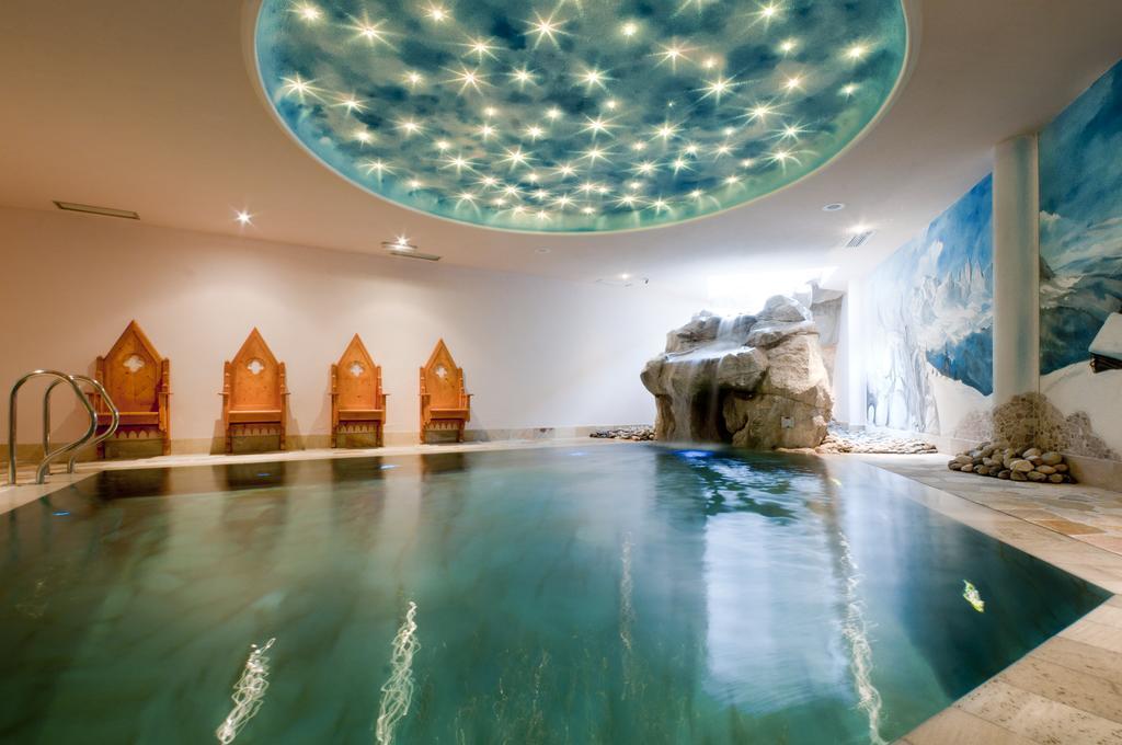 Hotel Gianna Мадонна-ді-Кампільйо Екстер'єр фото