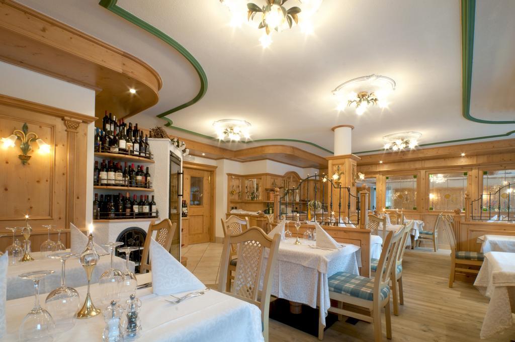 Hotel Gianna Мадонна-ді-Кампільйо Екстер'єр фото