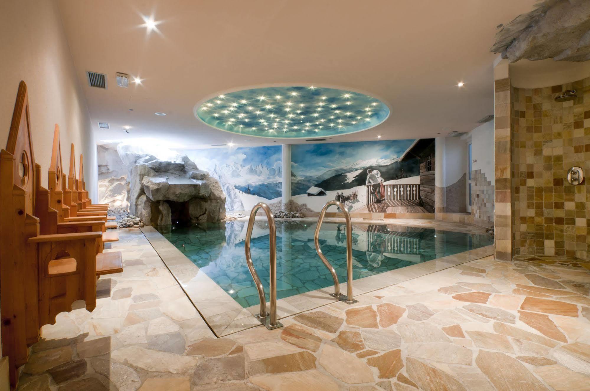 Hotel Gianna Мадонна-ді-Кампільйо Екстер'єр фото